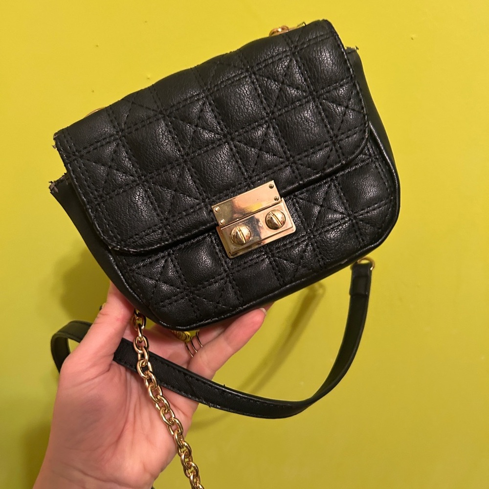 Elegant Black Quilted Leather Gold Chain Link Strap Crossbody Purse